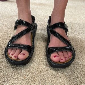 Naot Black Patent Leather Ankle Strap Open Toe Sandals Womens 36 / 5 (5f1)